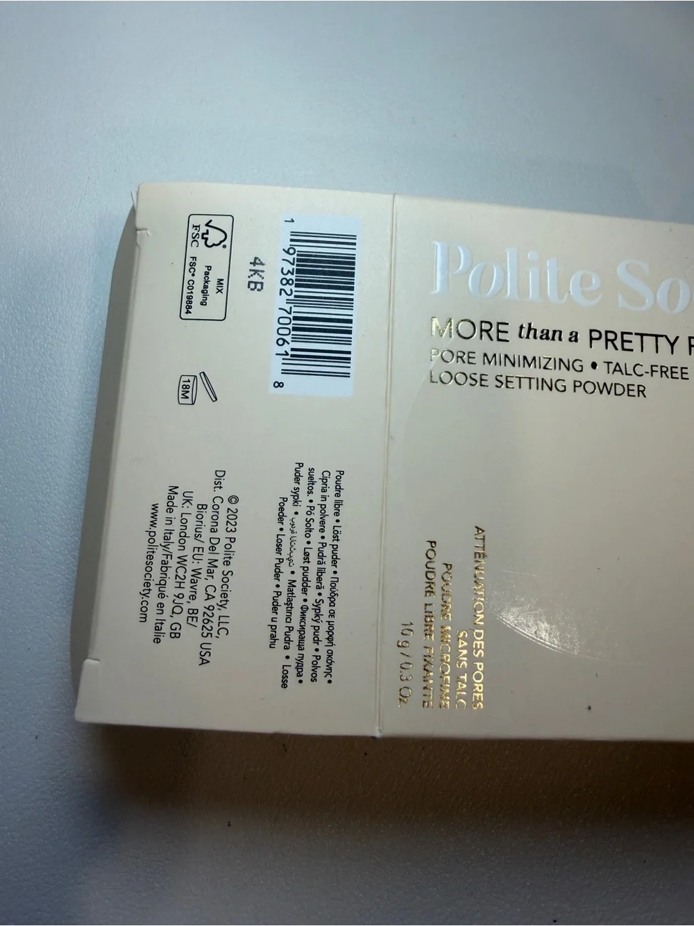 Polite Society More Than a Pretty Powder 0.3oz Universal translucent set&blur